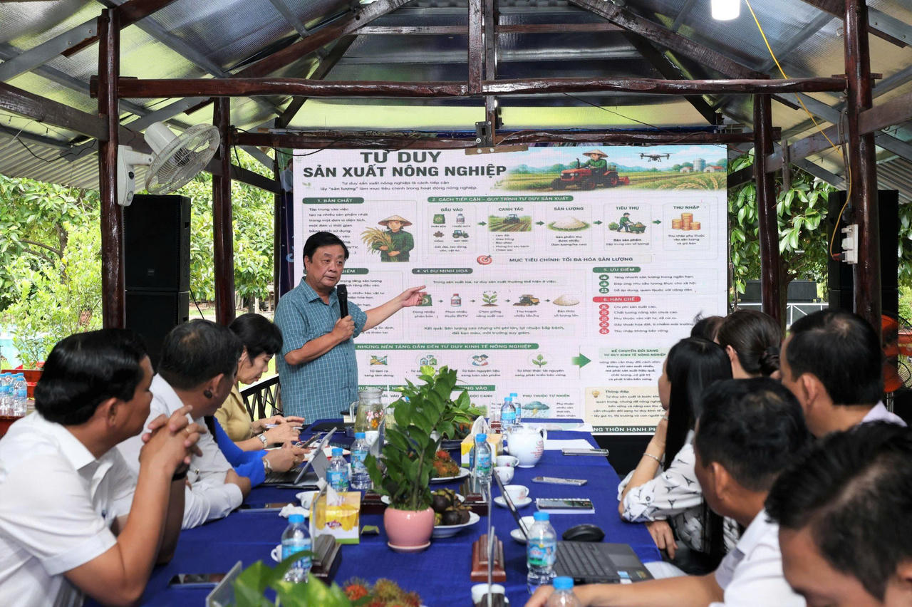 Nguyên Phó Chủ tịch Quốc hội Lê Minh Hoan chia sẻ một số vấn đề cốt lõi của “Chuyển đổi tư duy từ sản xuất nông nghiệp sang kinh tế nông nghiệp”