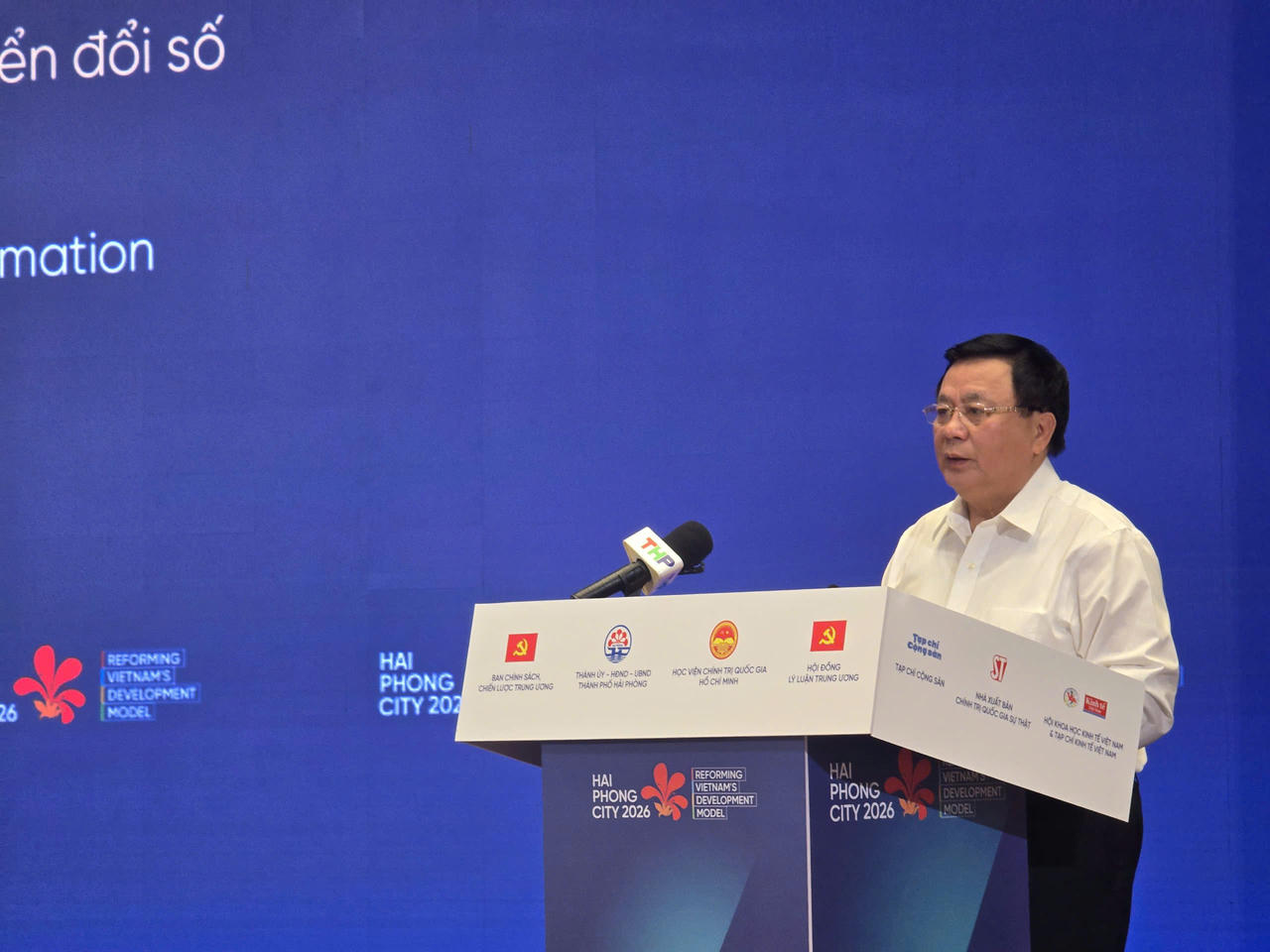 GS.TS Nguyễn Xuân Thắng, Chủ tịch Hội đồng Lý luận Trung ương phát biểu đề dẫn Hội thảo.