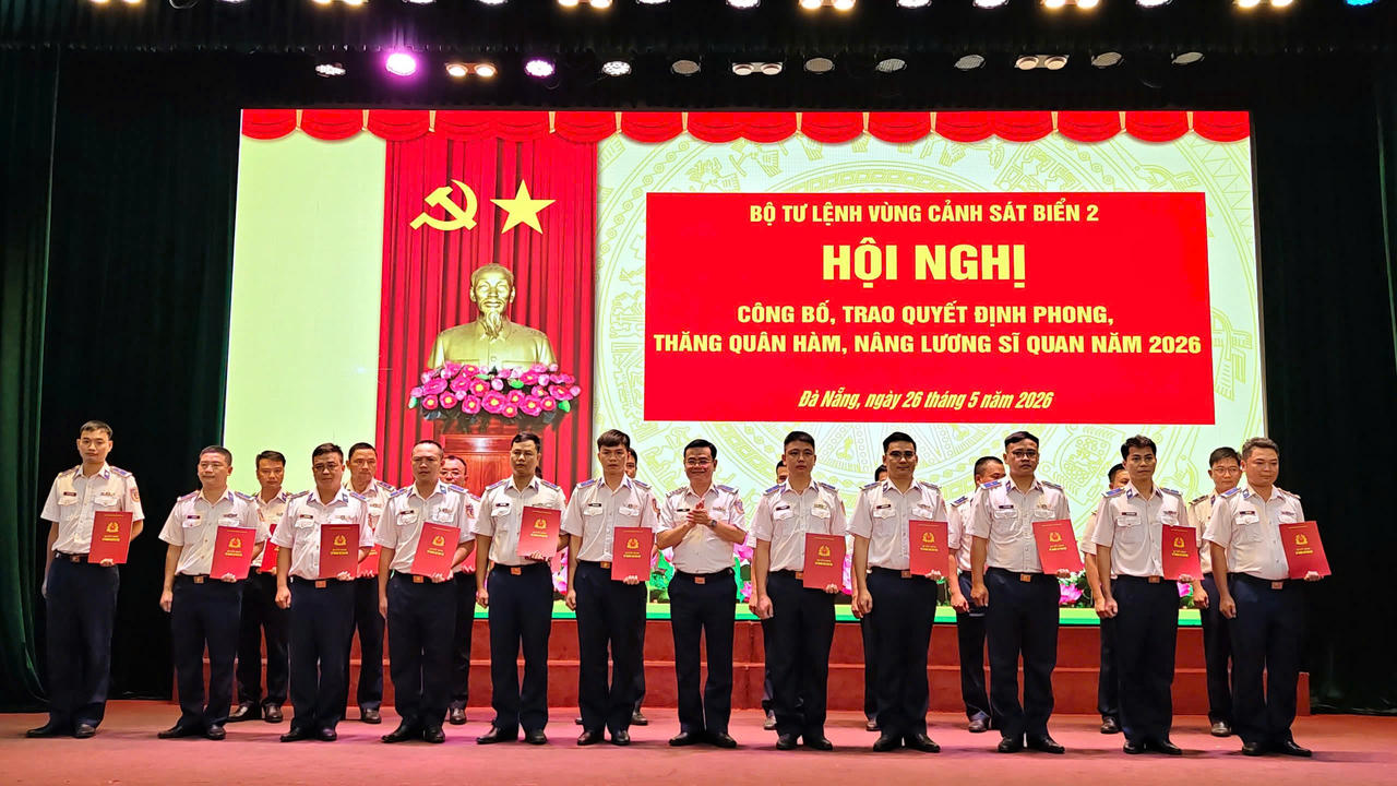 147 sĩ quan Bộ Tư lệnh Vùng Cảnh sát biển 2 được phong, thăng quân hàm và nâng lương