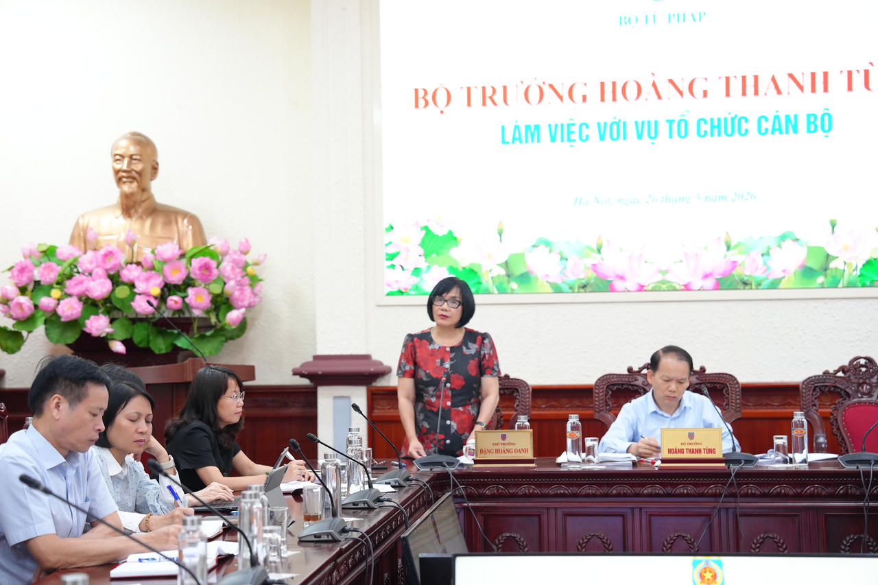 Thứ trưởng Đặng Hoàng Oanh phát biểu.