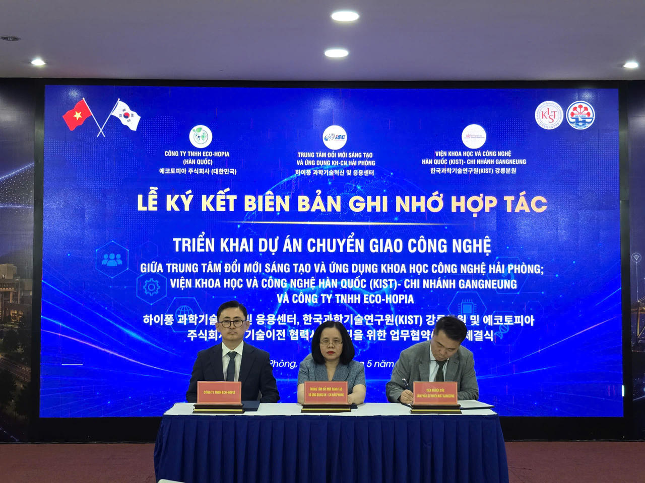 Lễ ký Biên bản ghi nhớ hợp tác giữa Hải Phòng và Viện KIST Hàn Quốc để chuyển giao khoa học công nghệ.
