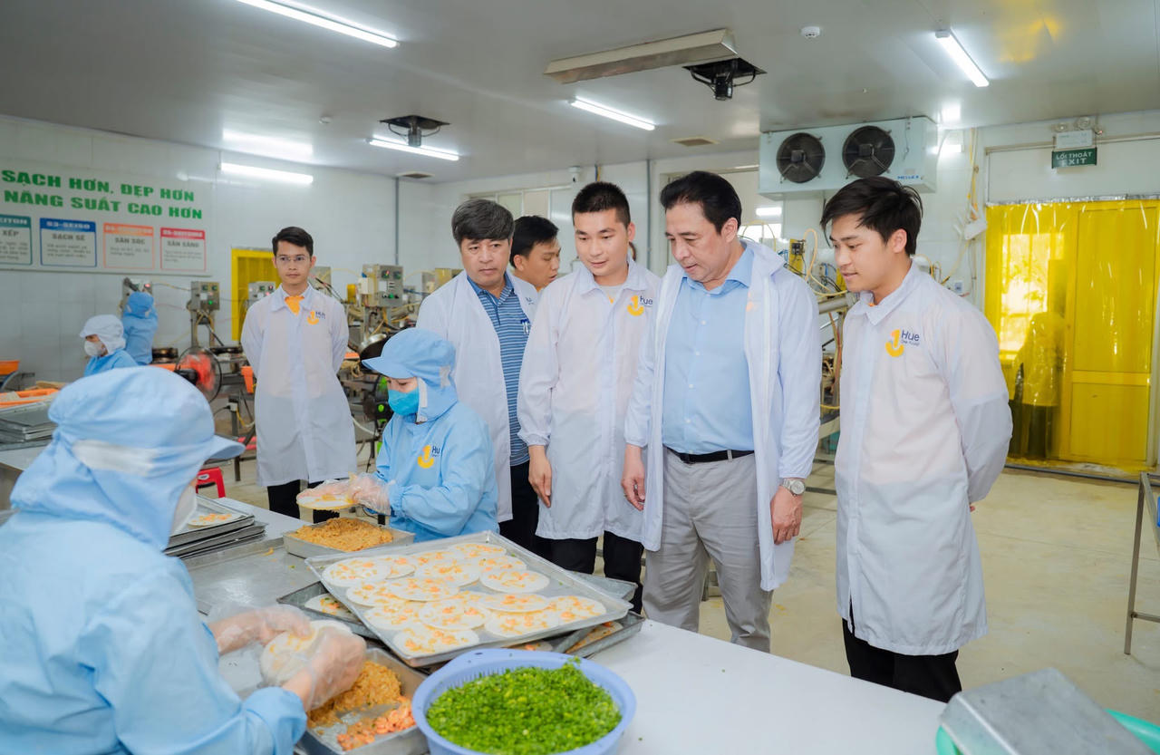Chủ tịch UBND Thành phố Nguyễn Khắc Toàn thăm và làm việc tại Công ty cổ phần&nbsp;Hue One Food.