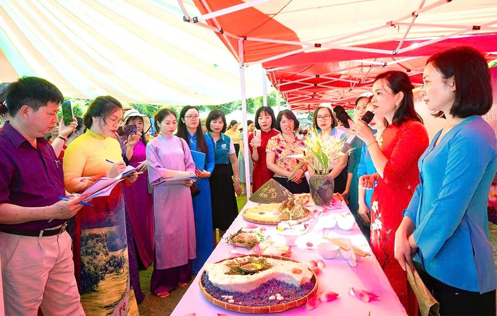 Nhiều đội đã lồng ghép câu chuyện văn hóa, lịch sử quê hương vào phần thuyết minh