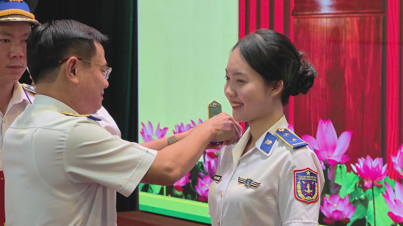 147 sĩ quan Bộ Tư lệnh Vùng Cảnh sát biển 2 được phong, thăng quân hàm và nâng lương