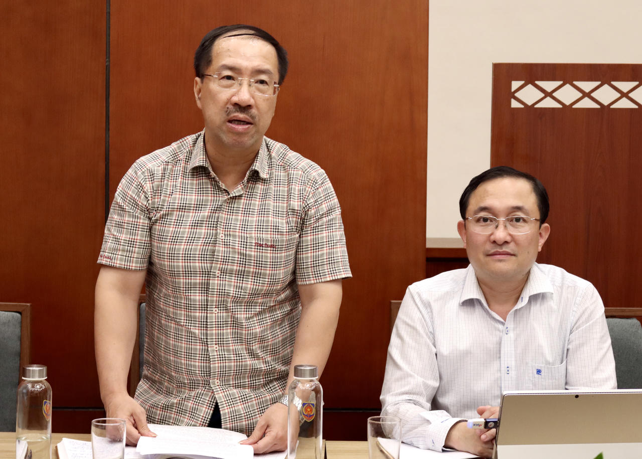 Cục trưởng Cục PBGDPL&TGPL Cù Thu Anh phát biểu tại buổi làm việc.