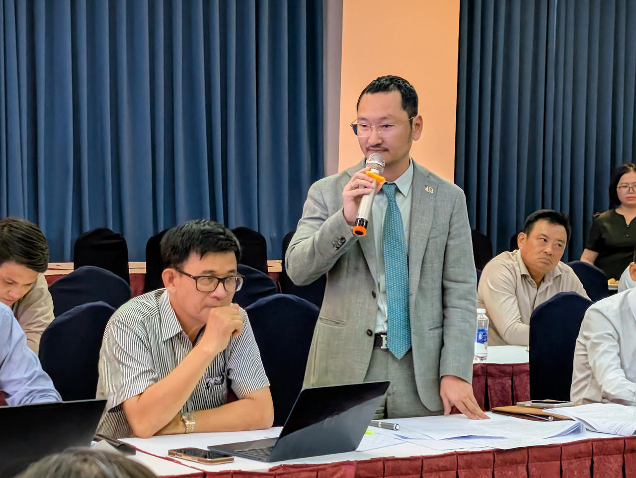 Nhiều ý kiến cũng đóng góp xác đáng về tiêu chuẩn luật sư, luật sư tập sự; tháo gỡ rào cản thủ tục hành chính làm triệt tiêu quyền của luật sư...