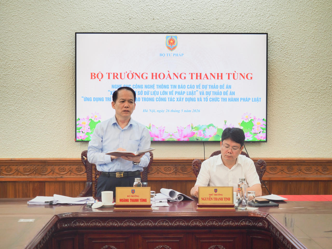 Bộ trưởng Hoàng Thanh Tùng phát biểu kết luận buổi làm việc.