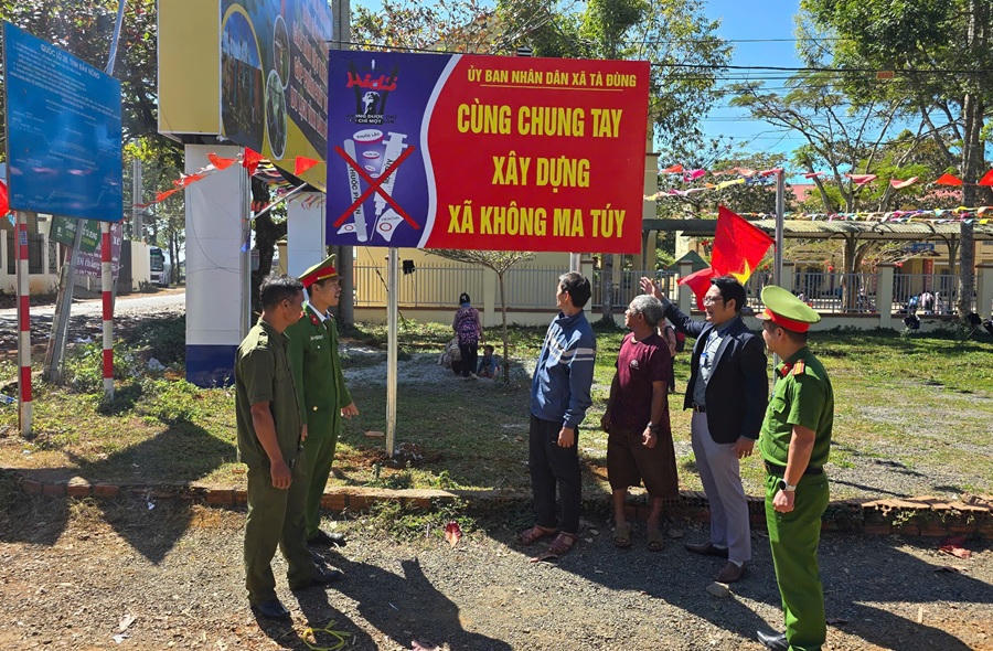 Mở cao điểm trấn áp tội phạm ma túy, xây dựng xã, phường đặc khu không ma túy