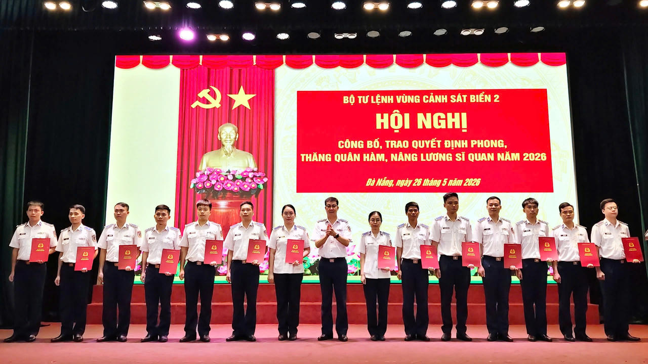 147 sĩ quan Bộ Tư lệnh Vùng Cảnh sát biển 2 được phong, thăng quân hàm và nâng lương