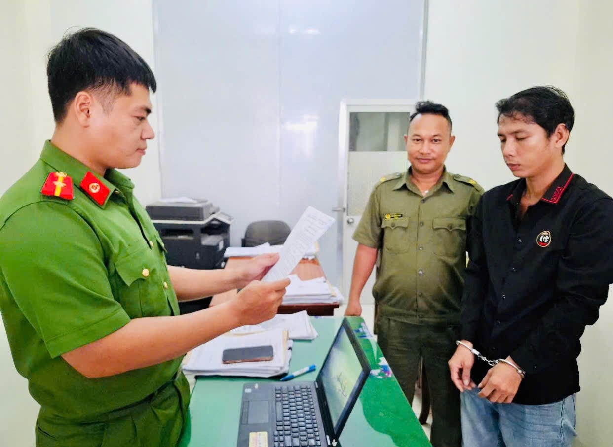 Khởi tố bị can đối tượng mang dao đi giải quyết mâu thuẫn, chém nhầm người