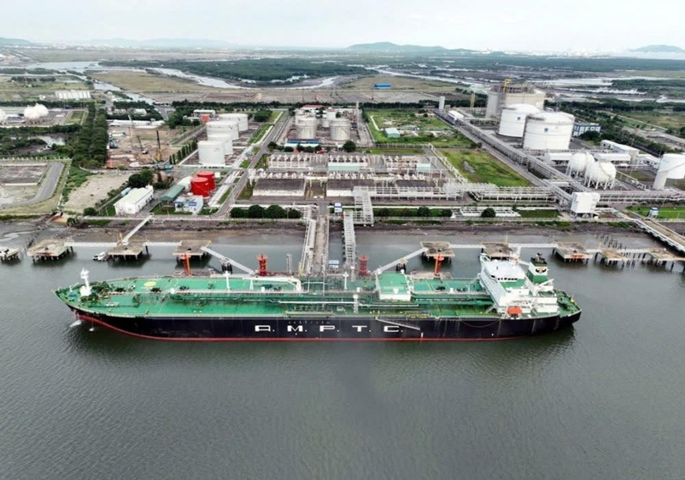 PV GAS, đơn vị của Petrovietnam thường xuyên chủ động nhập khí LNG đảm bảo sản xuất điện và sản xuất công nghiệp.