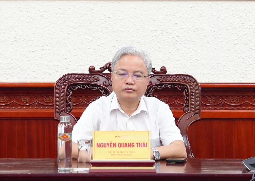 Phó Bí thư chuyên trách Đảng ủy Bộ Nguyễn Quang Thái chủ trì tại điểm cầu Bộ Tư pháp.