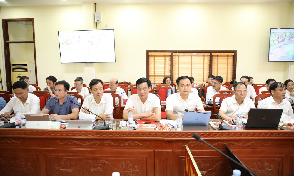 Bí thư Đảng ủy các xã tham dự buổi làm việc.