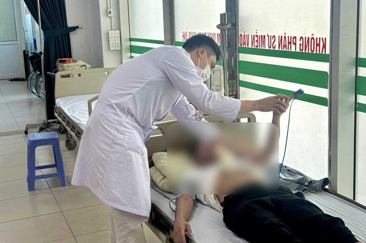 Say nắng khi giao hàng giữa trưa, shipper gặp tai nạn