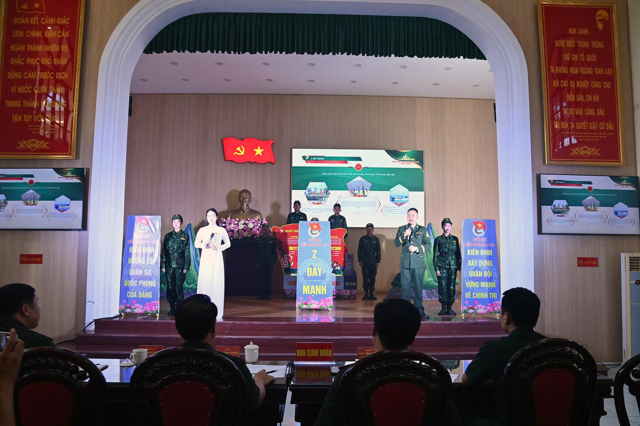 Phần thi “Tuyên truyền viên trẻ” của Tiểu đoàn Huấn luyện - Cơ động.