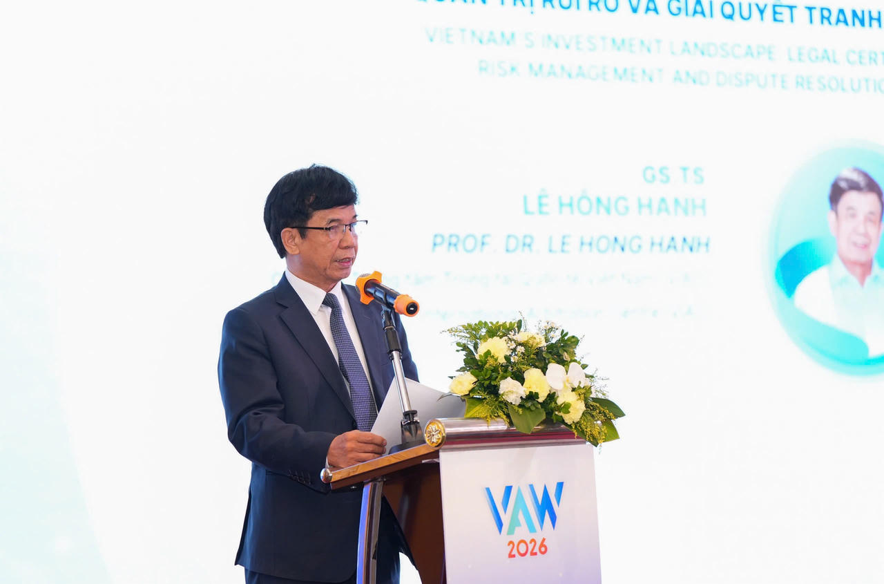 GS.TS. Lê Hồng Hạnh, Chủ tịch VIAC phát biểu khai mạc Diễn đàn.