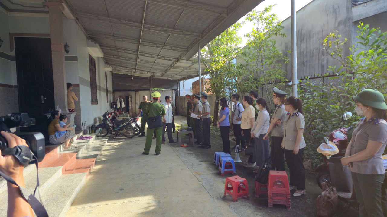 Cán bộ thi hành án&nbsp;không chỉ là người thực thi bản án, mà nhiều khi còn đóng vai trò hòa giải, ổn định tâm lý và góp phần giữ gìn trật tự xã hội.
