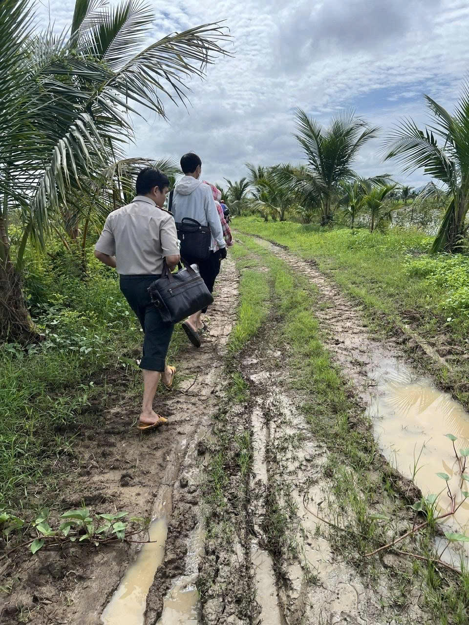 Mỗi vụ việc, cán bộ thi hành án chịu đủ áp lực, mâu thuẫn và cả những tình huống không ai lường trước được.