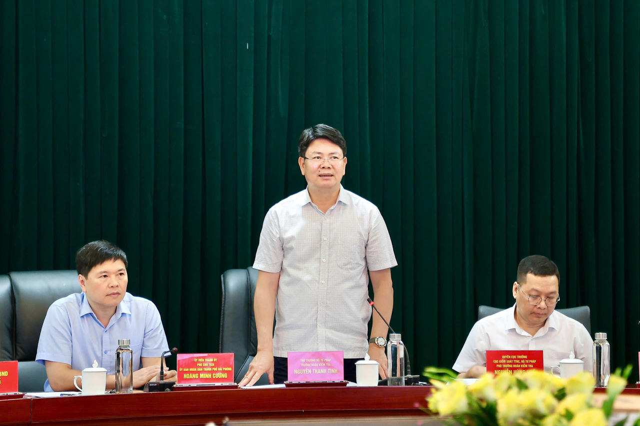 Thứ trưởng Bộ Tư pháp Nguyễn Thanh Tịnh phát biểu tại buổi làm việc.