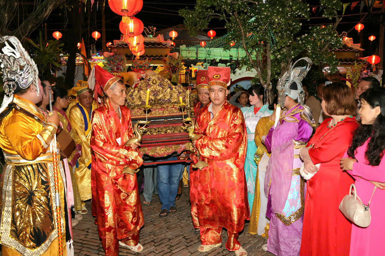 Lễ hội Kỳ yên đình Bình Thủy không chỉ là bảo tồn một lễ hội truyền thống mà còn là gìn giữ nét đẹp văn hóa tâm linh đặc sắc của cư dân Nam Bộ.