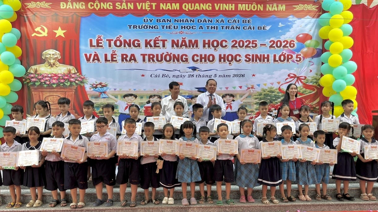 Toàn trường có&nbsp;825 học sinh hoàn thành xuất sắc nội dung học tập và rèn luyện