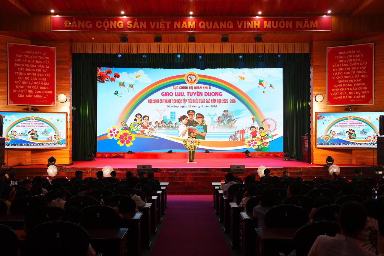 Cục Chính trị Quân khu 5 tuyên dương con cán bộ, nhân viên có thành tích học tập xuất sắc 