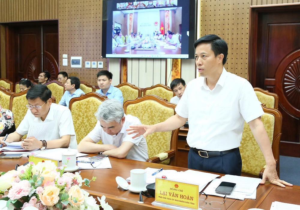 Phó Chủ tịch UBND tỉnh Lại Văn Hoàn phát biểu tại hội nghị.