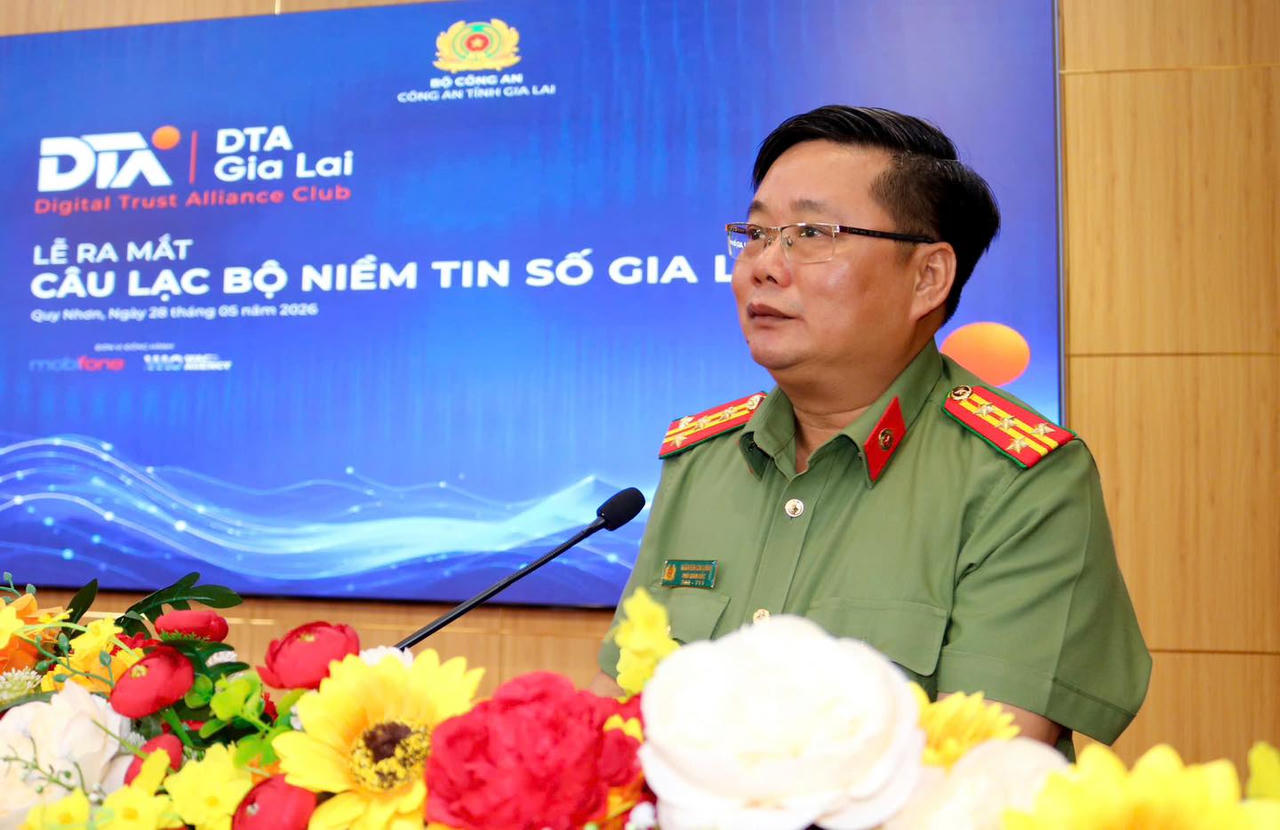 Đại tá Nguyễn Chí Linh phát biểu tại lễ ra mắt. (Ảnh: Công an Gia Lai).