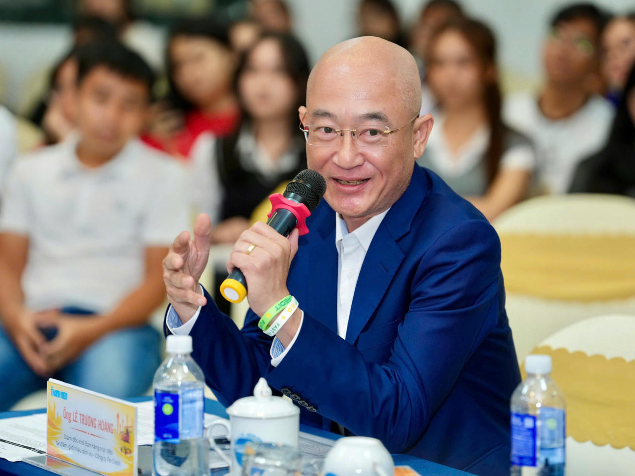 Đại diện FE CREDIT chia sẻ tại Hội thảo "Khơi thông sức mua, kích cầu tiêu dùng".Ảnh: Báo Thanh Niên