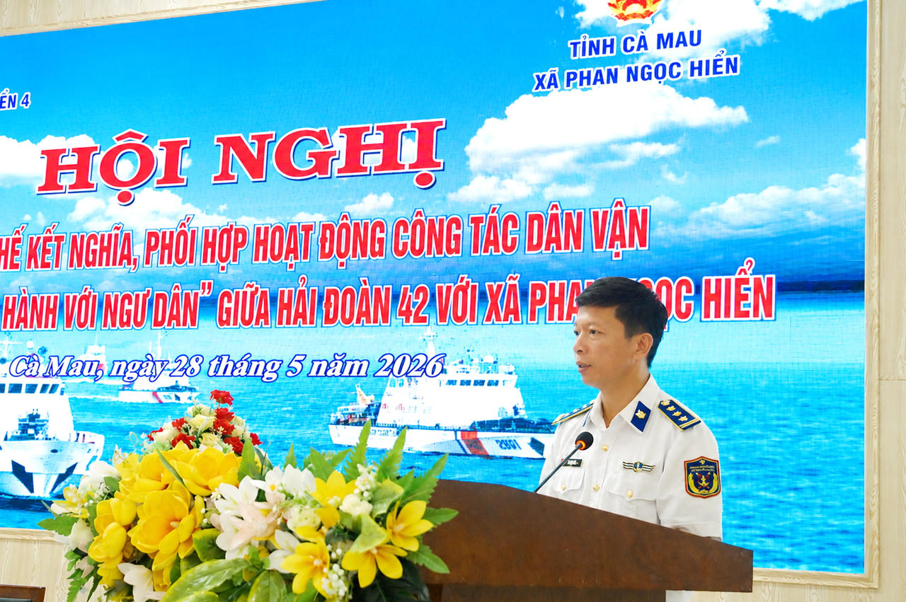 Thượng tá Vũ Đình Ngà - Phó Chính ủy Hải đoàn 42, phát biểu tại Hội nghị ký kết Chương trình phối hợp thực hiện công tác dân vận “Cảnh sát biển đồng hành với ngư dân”.