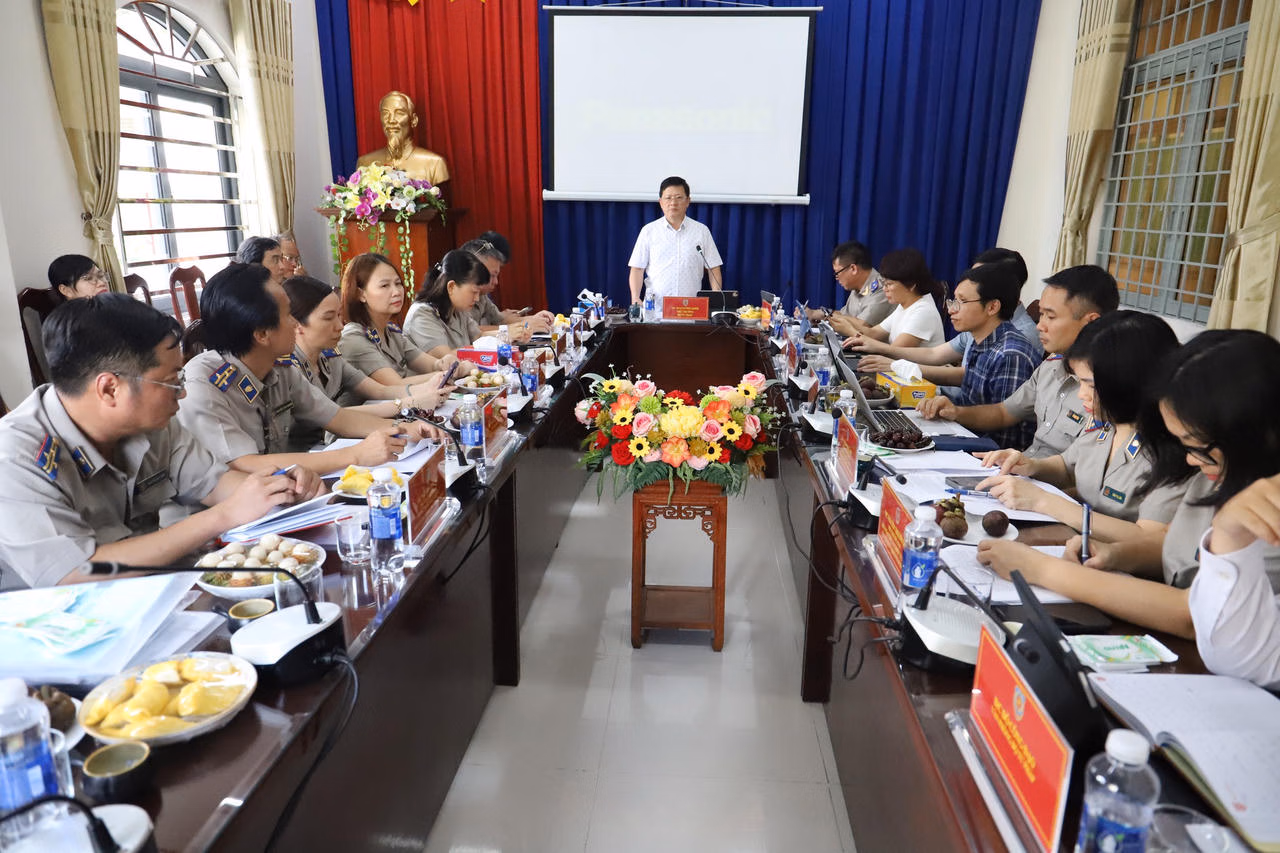 Đoàn công tác Bộ Tư pháp làm việc tại Thi hành án dân sự Thành phố Hồ Chí Minh về sơ kết 01 năm thực hiện sắp xếp hệ thống Thi hành án dân sự