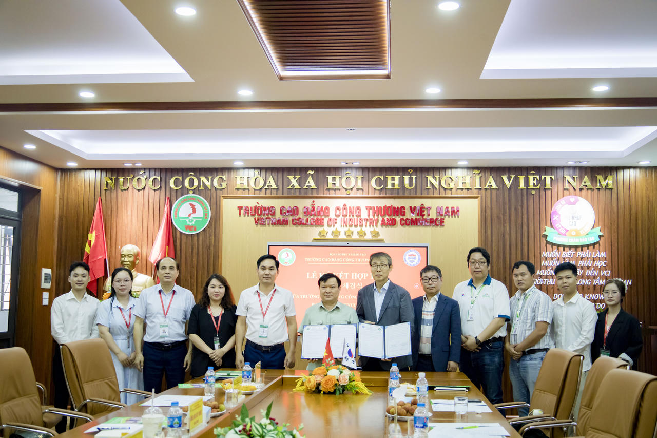 Trường Cao đẳng Công Thương Việt Nam ký kết hợp tác toàn diện với Trường Đại học Sungkyul tại Hà Nội.