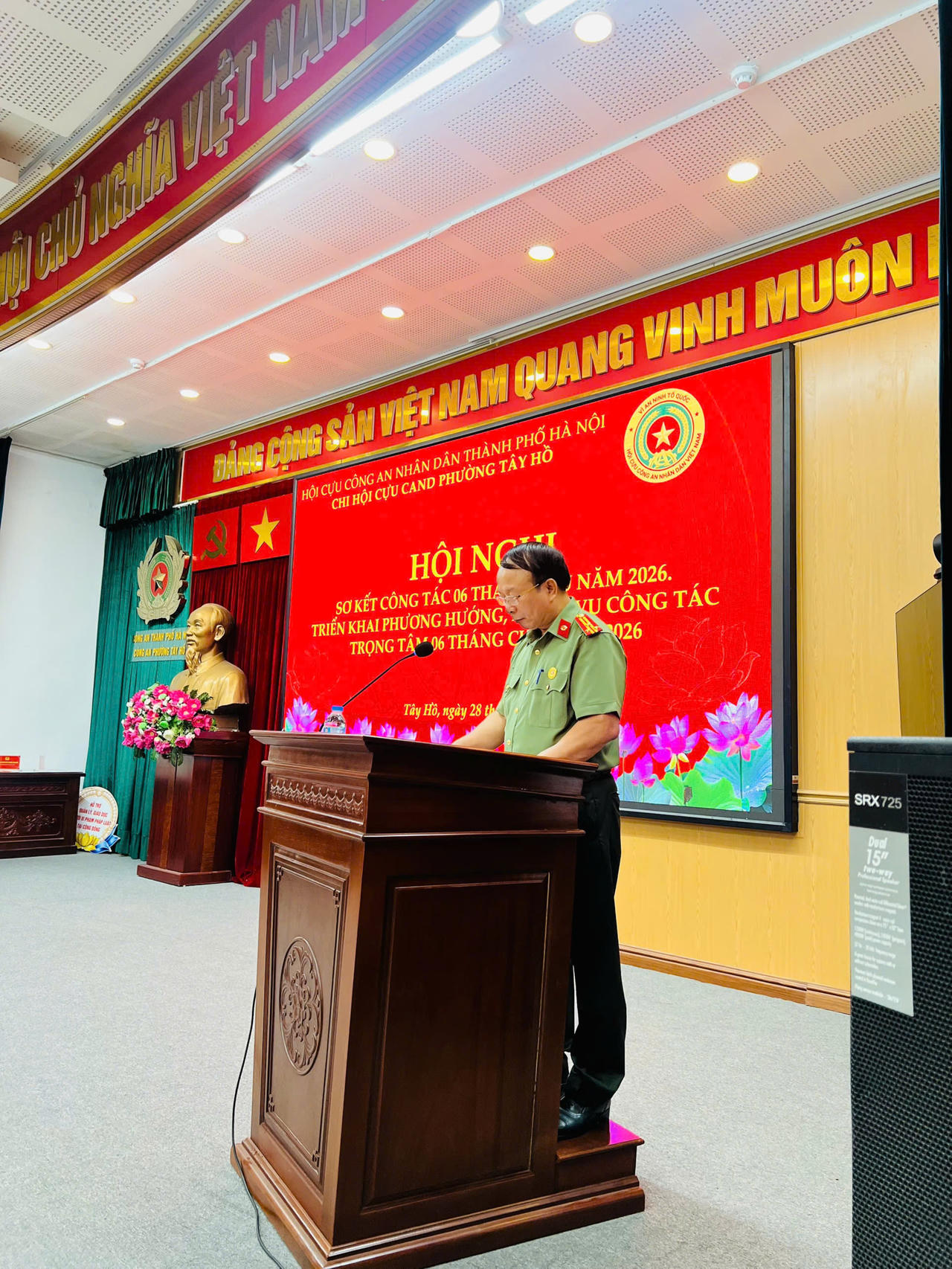 Thượng tá Phạm Đăng Ngải - Chi hội phó Chi hội Cựu Công an phường Tây Hồ phát biểu tại hội nghị,