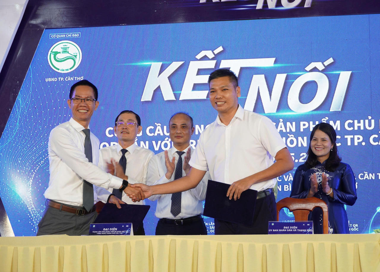 Ký kết biên bản ghi nhớ giữa Trung tâm Ứng dụng tiến bộ Khoa học và Công nghệ TP Cần Thơ với UBND xã Thạnh Phú, TP Cần Thơ.