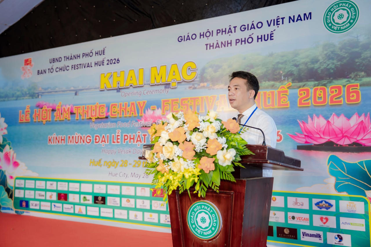 Phó Chủ tịch UBND thành phố Huế Trần Hữu Thùy Giang phát biểu tại lễ khai mạc.