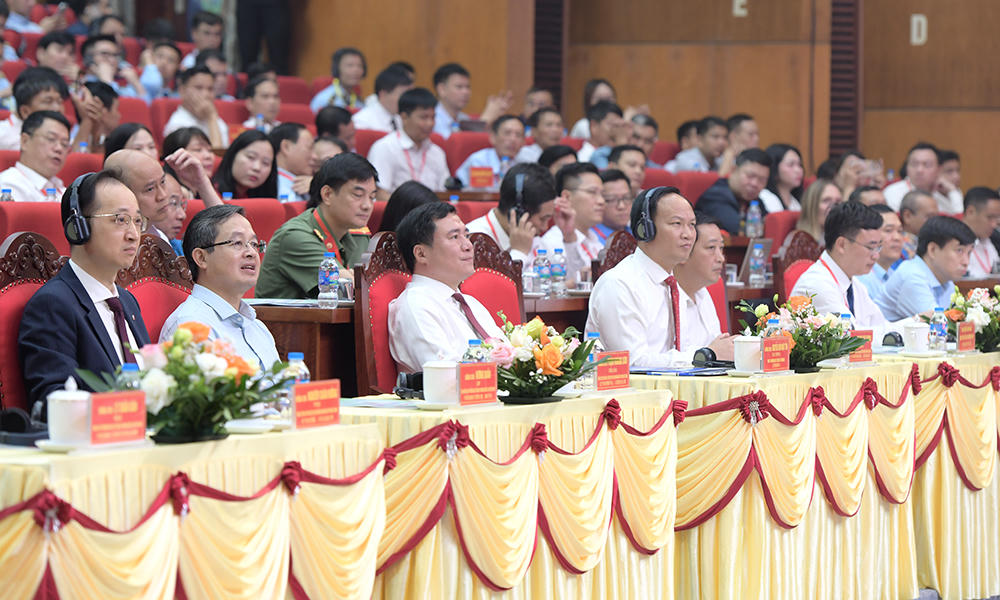 Các đại biểu tham dự hội nghị.
