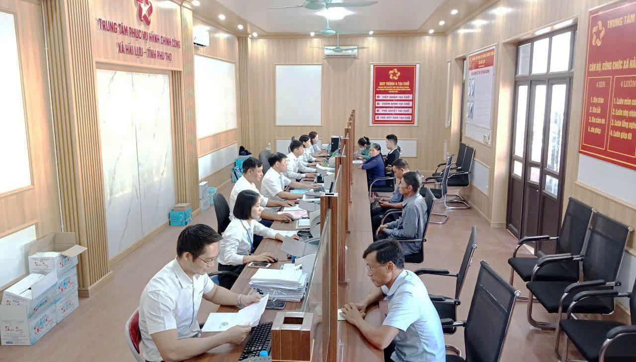 Phú Thọ là một trong những địa phương đầu tiên trong cả nước hoàn thành tiêu chí bảo đảm Trung tâm Hành chính công cấp xã hoạt động hiệu quả và luôn duy trì trạng thái xanh bền vững. Ảnh: Thanh Nga