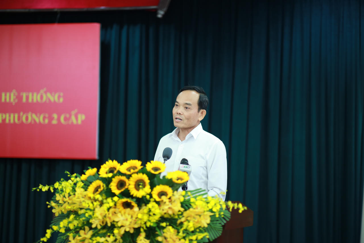 Bí thư Thành ủy Trần Lưu Quang khẳng định việc chuyển dịch từ chính quyền 3 cấp sang 2 cấp không phải là một đợt sắp xếp cơ học, mà là “Một cuộc cách mạng tổng thể của hệ thống chính trị”. 