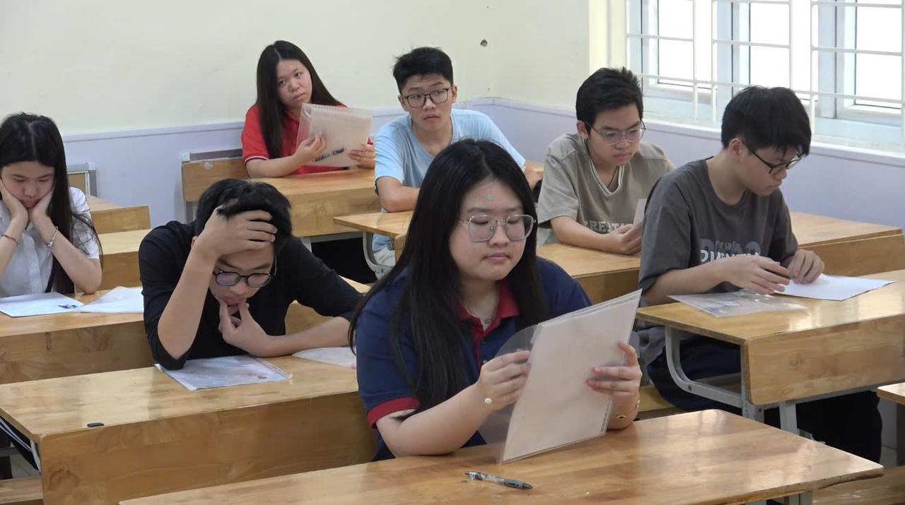 Tại điểm thi THPT Cầu Giấy, về cơ bản công tác chuẩn bị đã được hoàn thiện. (Ảnh: Quang - Tùng)