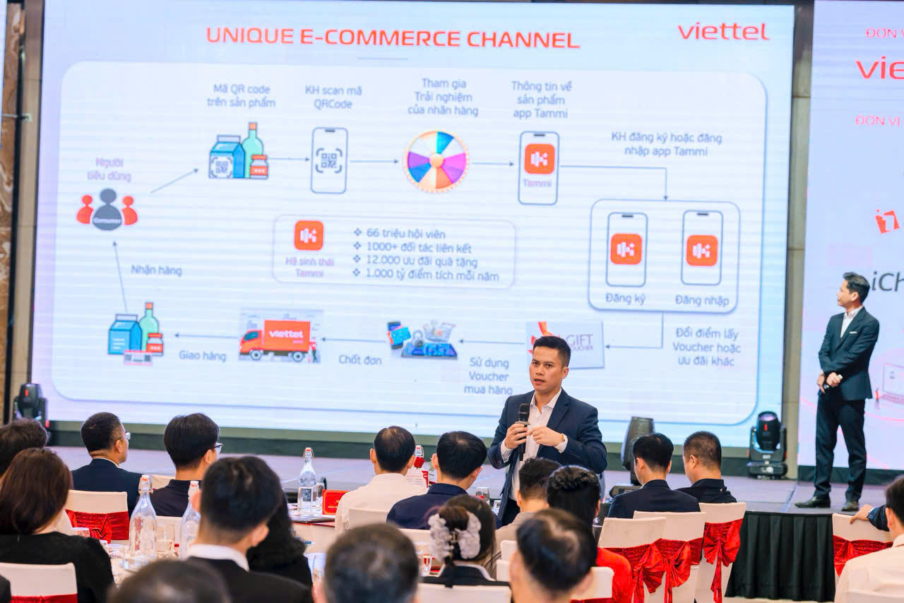 Ông&nbsp;Nguyễn Thành Tâm - Giám đốc Viettel Cần Thơ trao đổi tại hội nghị