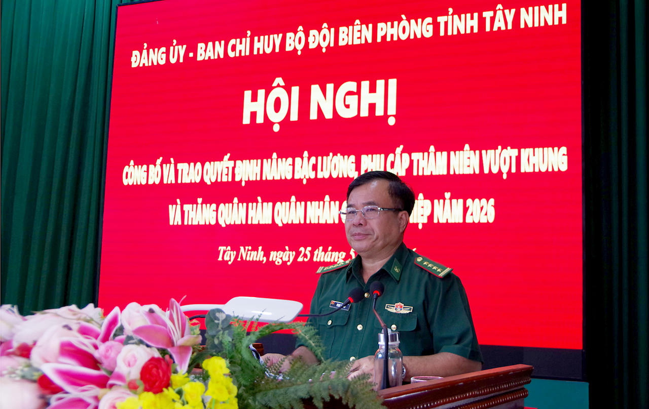 Đại tá Phạm Văn Cờ - Phó Chỉ huy trưởng, Tham mưu trưởng Ban Chỉ huy BĐBP tỉnh Tây Ninh phát biểu chúc mừng, giao nhiệm vụ