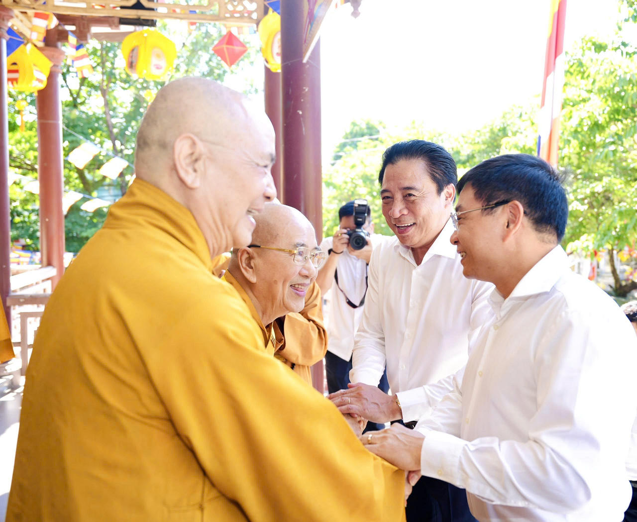 Phó Thủ tướng Chính phủ Nguyễn Văn Thắng cùng đoàn công tác đến thăm, chúc mừng Ban Trị sự GHPGVN thành phố Huế