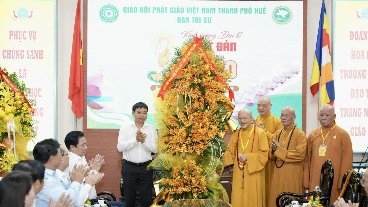 Phó Thủ tướng Chính phủ Nguyễn Văn Thắng thăm, chúc mừng Đại lễ Phật đản Phật lịch 2570 tại thành phố Huế