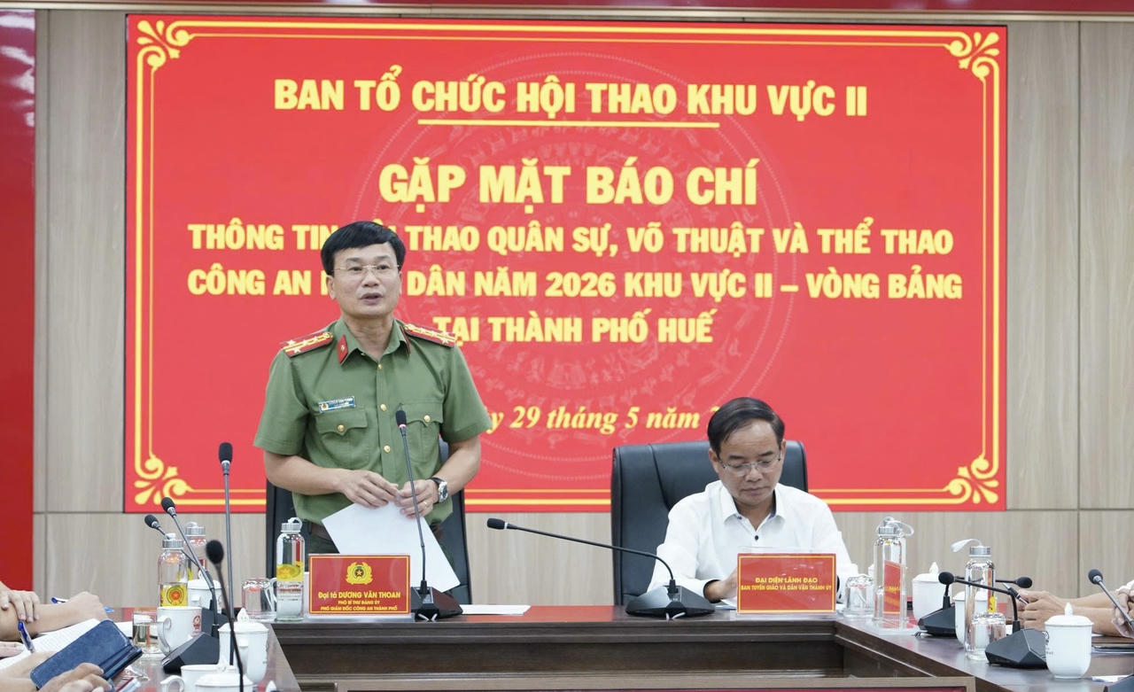 Đại tá Dương Văn Thoan, Phó Giám đốc Công an TP Huế phát biểu tại buổi gặp mặt.