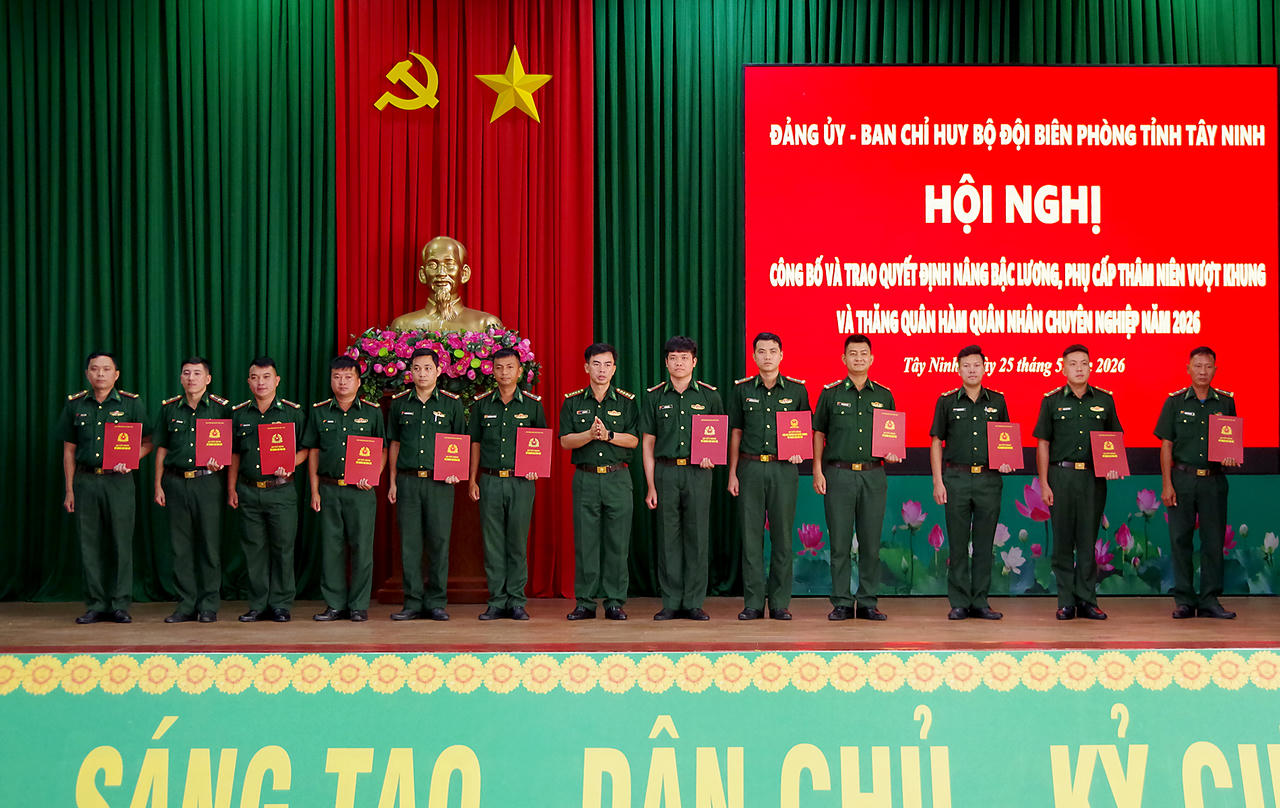 BĐBP Cần Thơ, Đồng Tháp, Tây Ninh trao quyết định thăng quân hàm đối với sĩ quan, quân nhân chuyên nghiệp