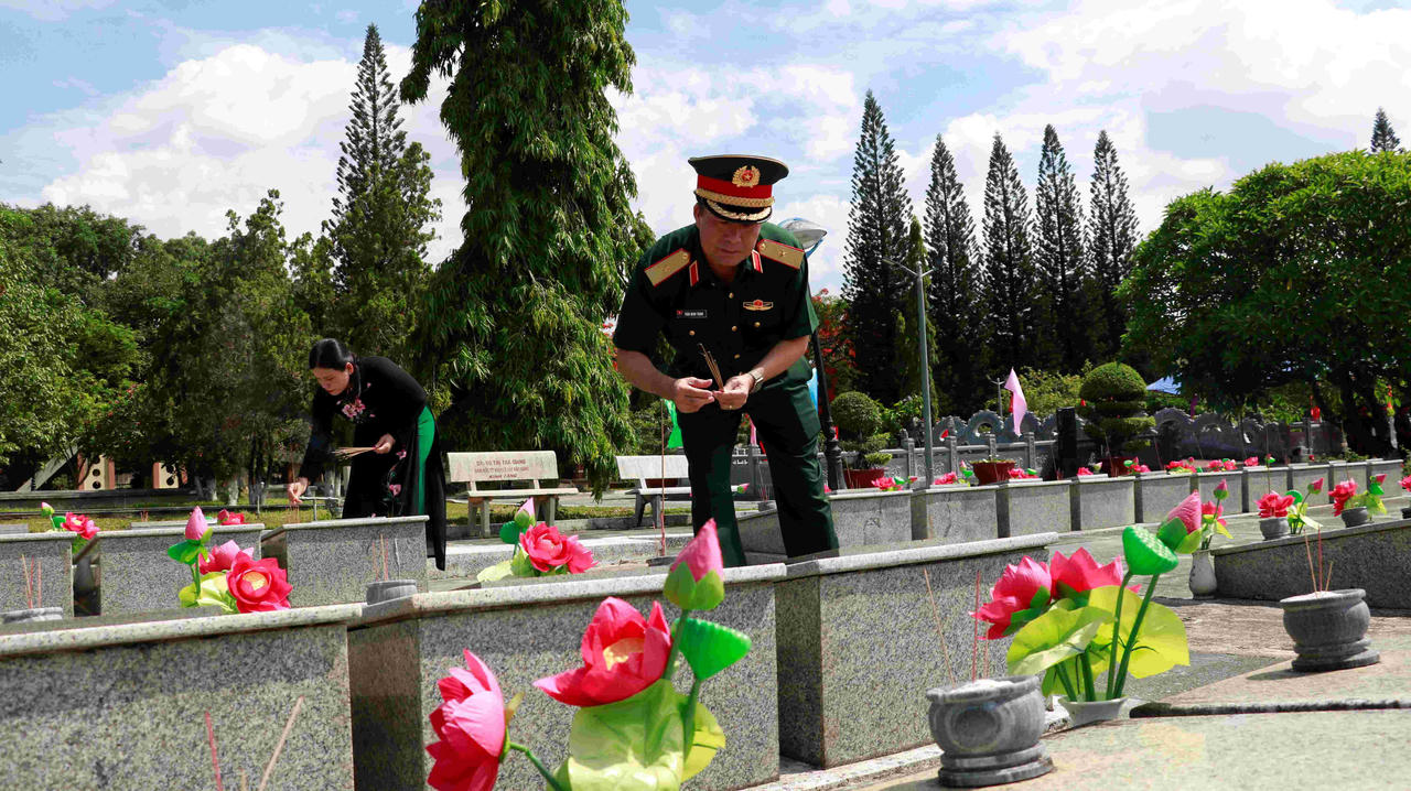 Làm rõ thông tin về rãnh mộ các liệt sĩ Trung đoàn 24A hy sinh năm 1968 tại Kon Tum