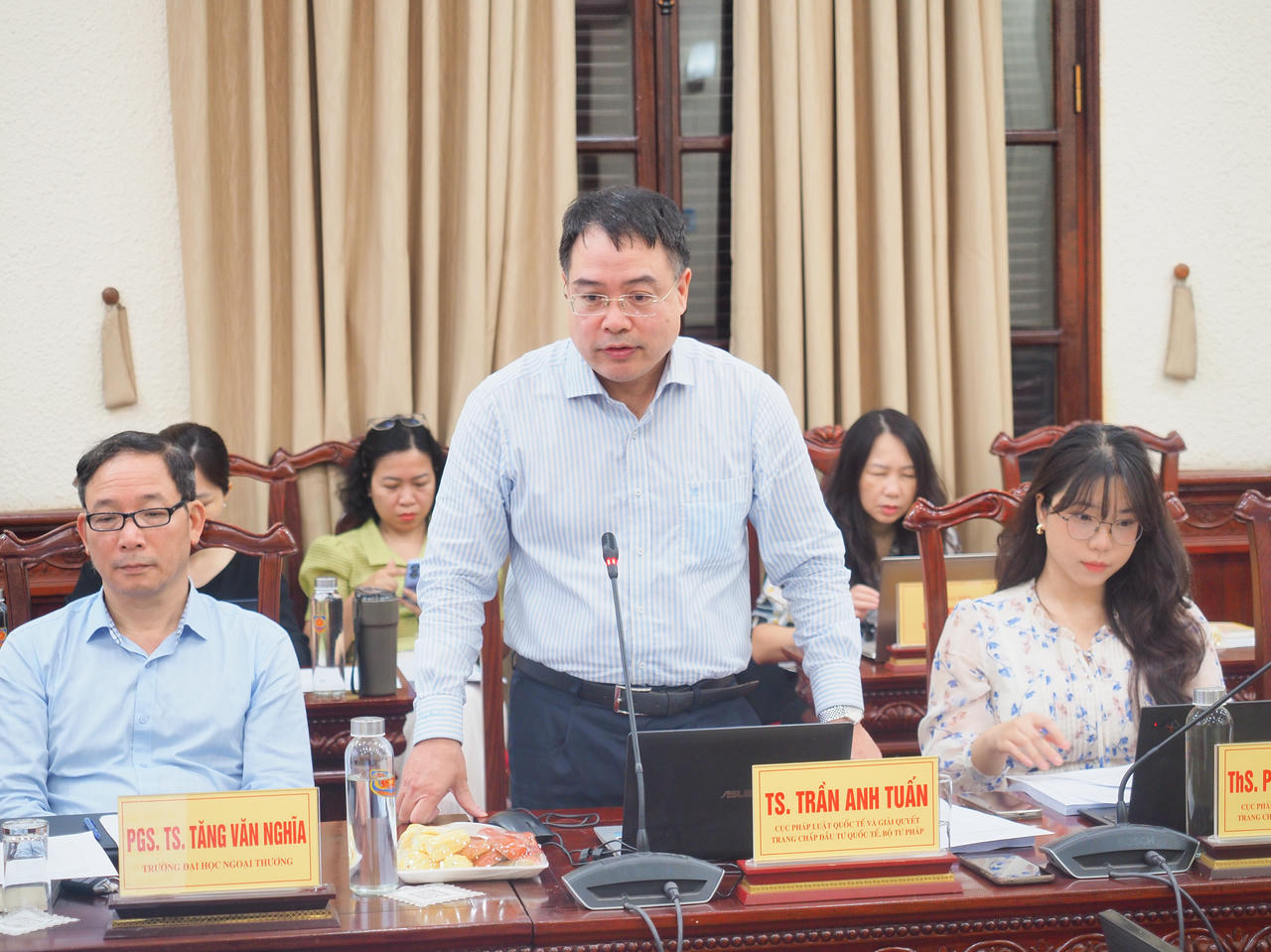 TS Trần Anh Tuấn, Cục Pháp luật quốc tế và Giải quyết tranh chấp đầu tư quốc tế, Bộ Tư pháp phát biểu tại Hội thảo.