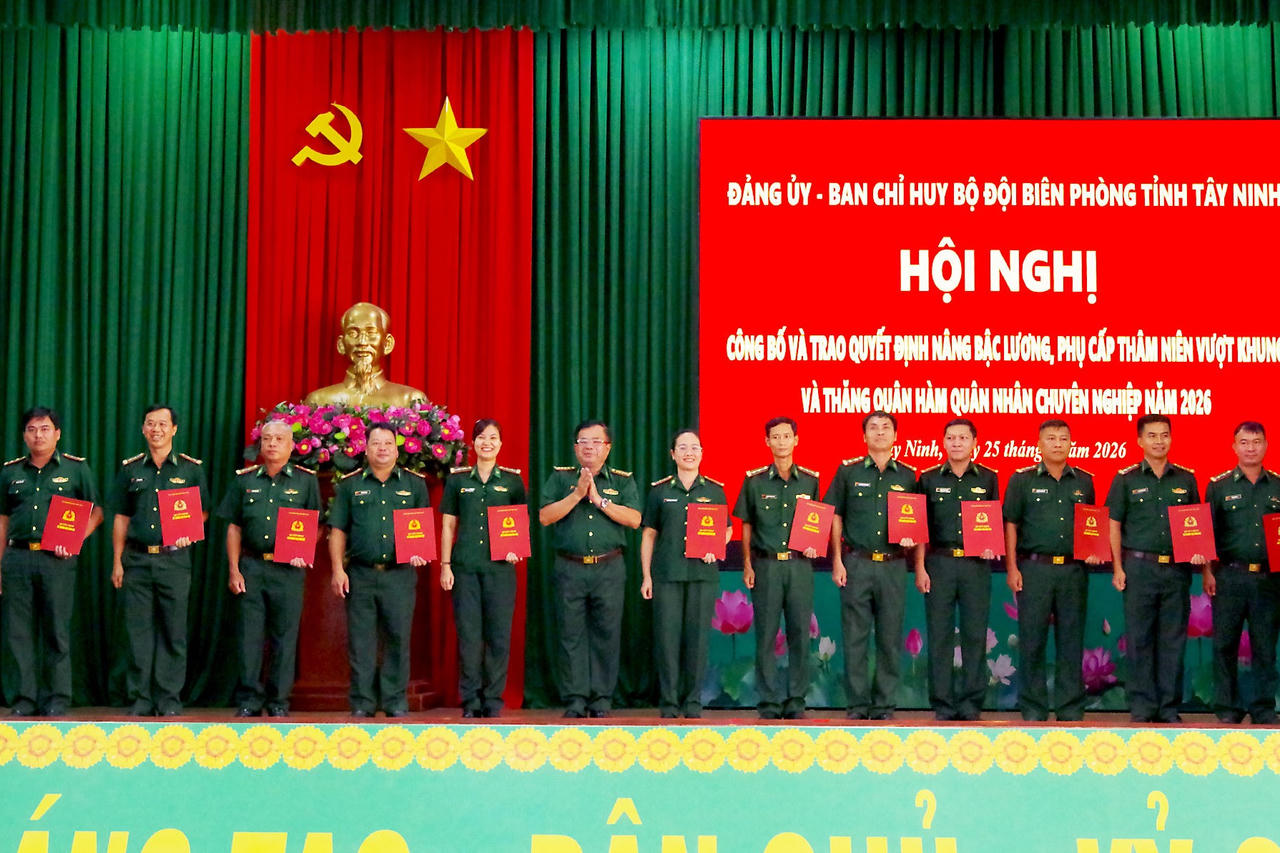 BĐBP Cần Thơ, Đồng Tháp, Tây Ninh trao quyết định thăng quân hàm đối với sĩ quan, quân nhân chuyên nghiệp