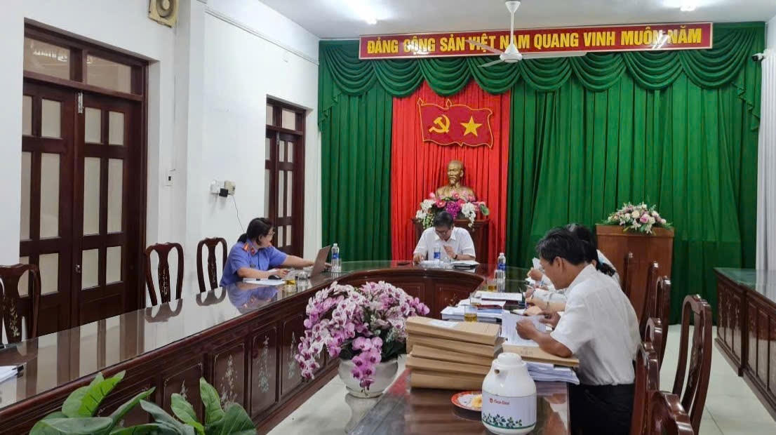Đại diện Phòng 8 làm việc với các cơ quan phối hợp.