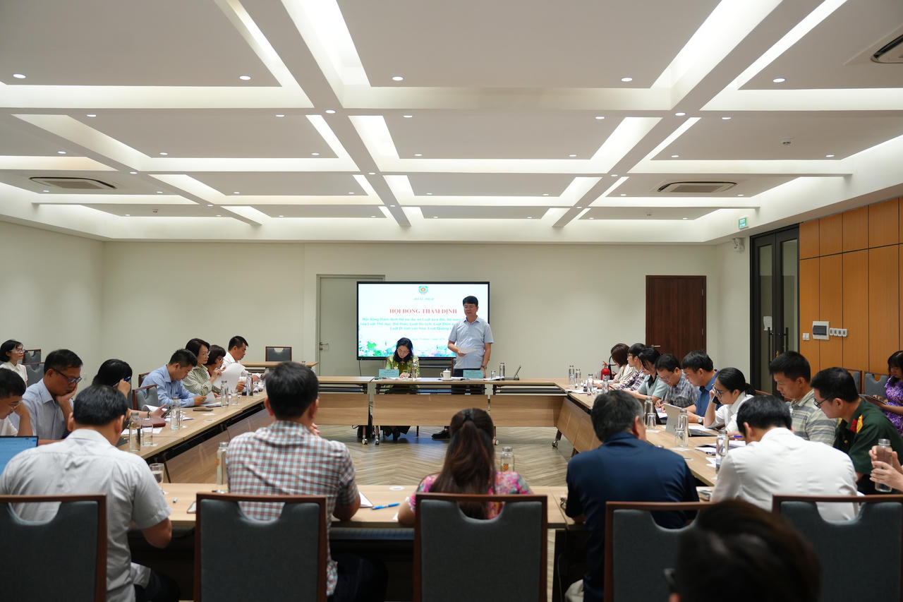 Quang cảnh cuộc họp.